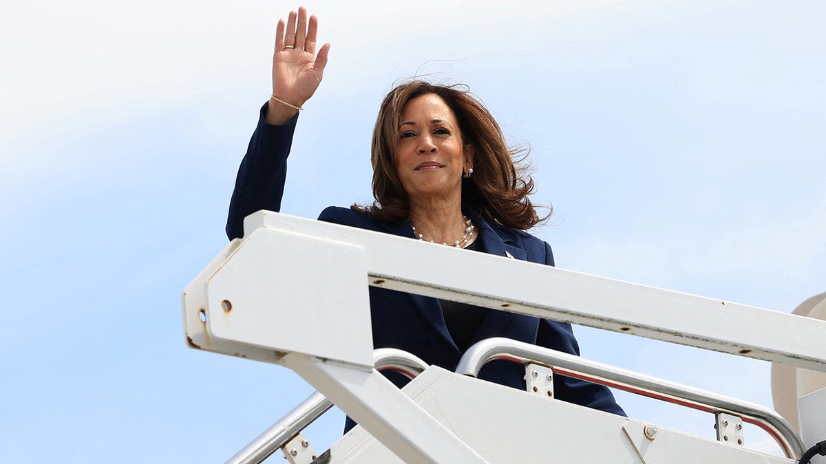 Kamala Harris disembarking Air Force Two