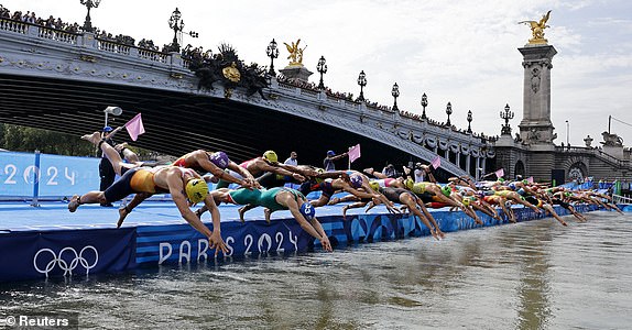 An overview of the men's individual triathlon race at the 2024 Olympics.