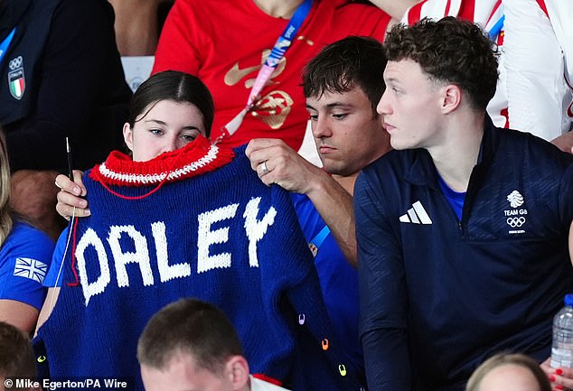 Tom Daley knitting while watching fellow divers at the Paris Olympics