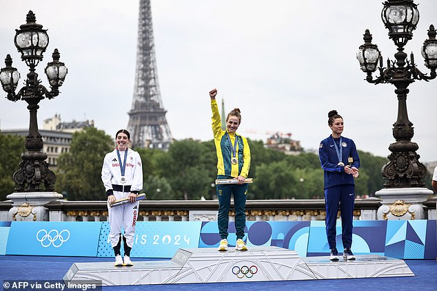 Henderson (left) came second behind Australia's Grace Brown (centre) who won by 31 seconds