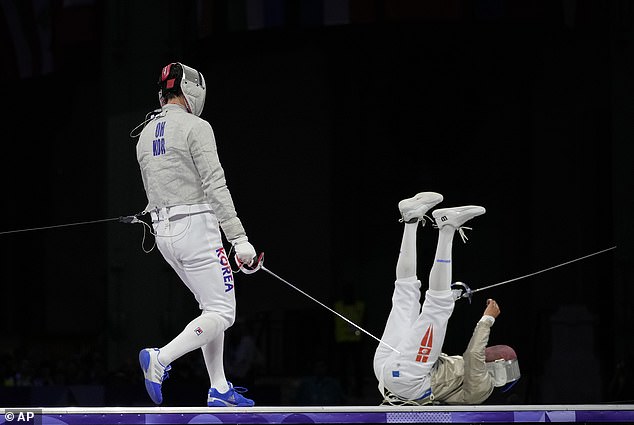 Despite his unceremonious tumble, Fares Ferjani managed to recover after a helping hand from his opponent Oh Sang-uk and bring the bout back to 14-11 - But the South Korean won out