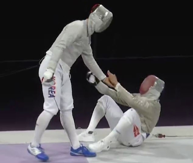 With his Tunisian opponent vulnerable to attack after falling to the ground, Oh Sang-uk produced a classy moment to help him back to his feet rather than scoring to claim the gold