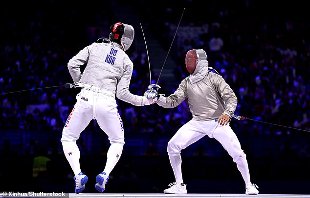 Oh Sang-uk went on to win the men's individual fencing sabre 15-11 after dominating the event