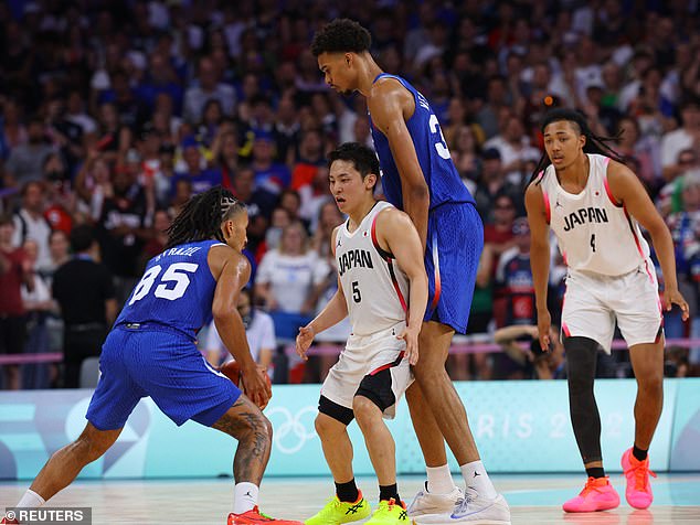 Victor Wembanyama towers over Japanese basketball players at the Olympics