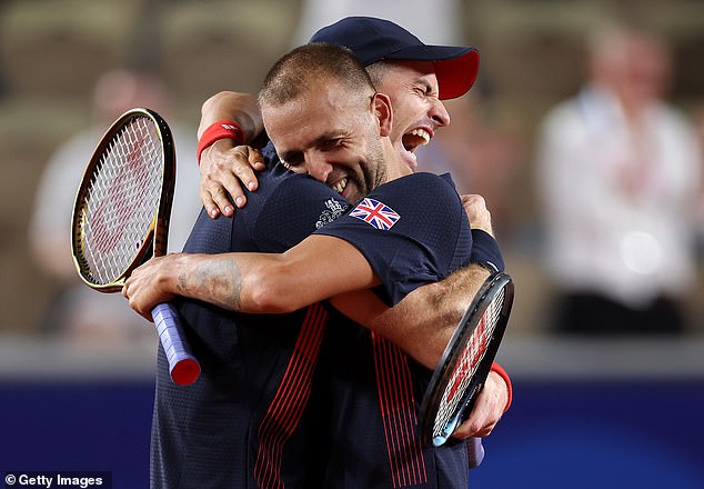 Andy Murray and Dan Evans reached the quarter-finals of the men's doubles tennis