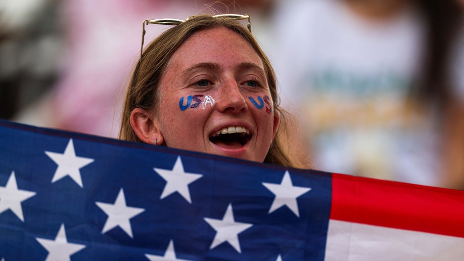 Young USA fan cheers