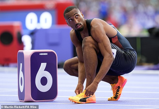 Matthew Hudson-Smith secured his place in the Olympic men's 400m semi-final after winning the first heat at Stade de France.