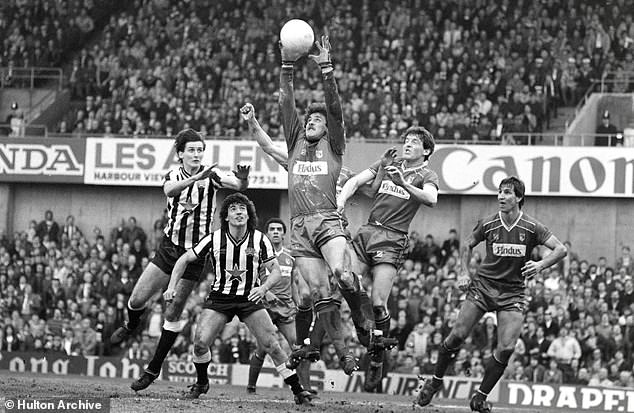 Keegan (second left) looks on as Grimsby goalkeeper Nigel Batch claims a cross