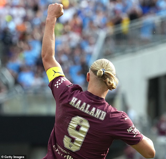 Haaland showing off a significantly larger top knot than De Bruyne in a recent match