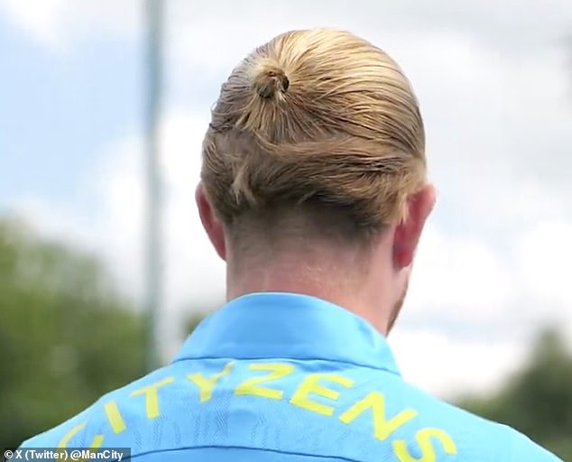 De Bruyne's hair was tied in a top knot, attracting attention on social media