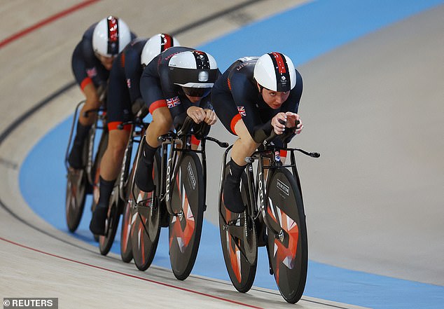 Italian fatigue began to show as they were the first to swap a rider while Great Britain maintained their lineup