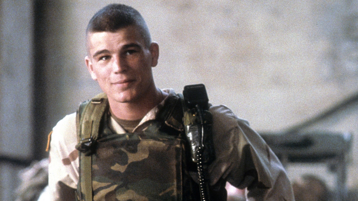 Josh Hartnett in a camouflaged vest during Black Hawk Down.